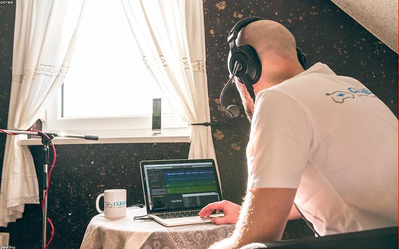 Phòng Booth Ca Sĩ Và Phòng Điều Khiển Tại iSingVN